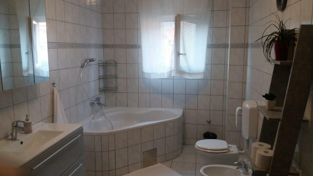 Apartman Teklic Kaštela エクステリア 写真